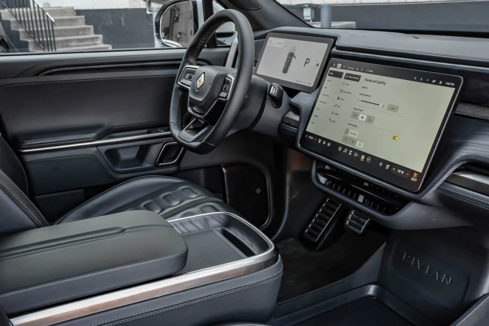 Used 2024 Rivian R1S Adventure image 34