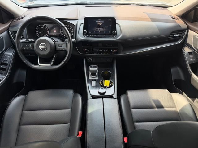 Used 2023 Nissan Rogue SV w/ SV Premium B Package image 2