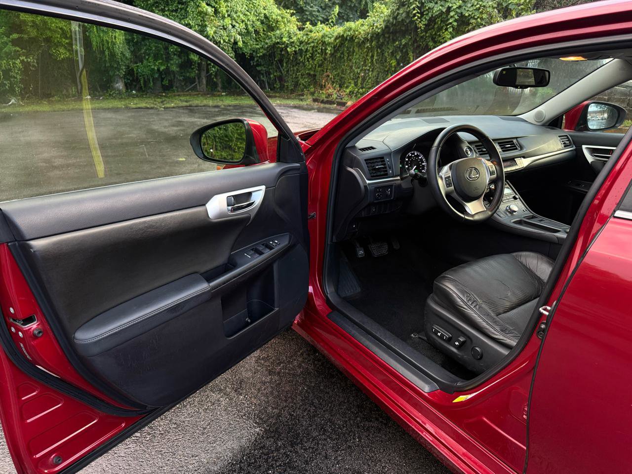 Used 2011 Lexus CT 200h Premium w/ Premium Audio Pkg FWD image 13