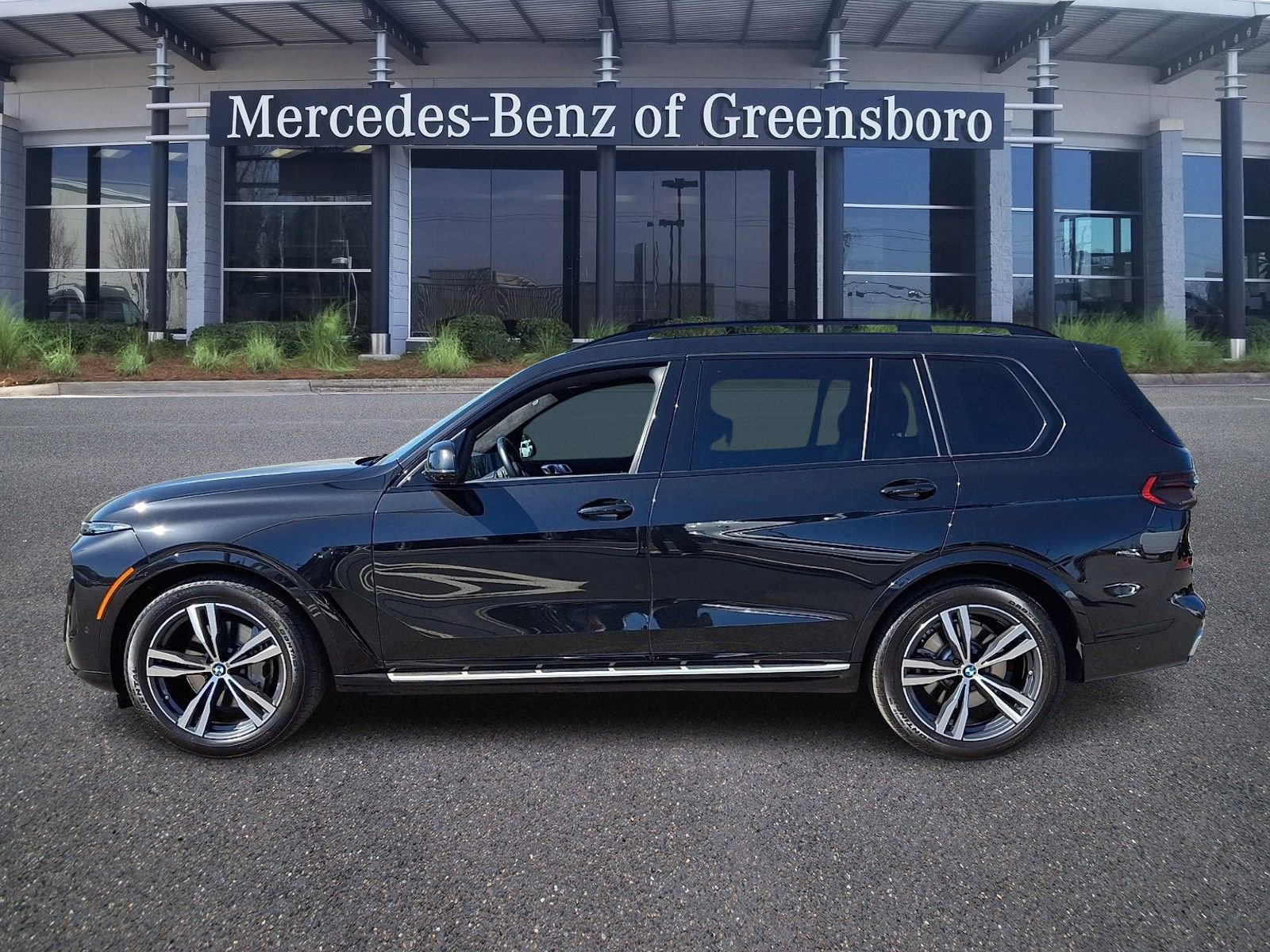 Used 2025 BMW X7 xDrive40i w/ Executive Package AWD/4WD image 7