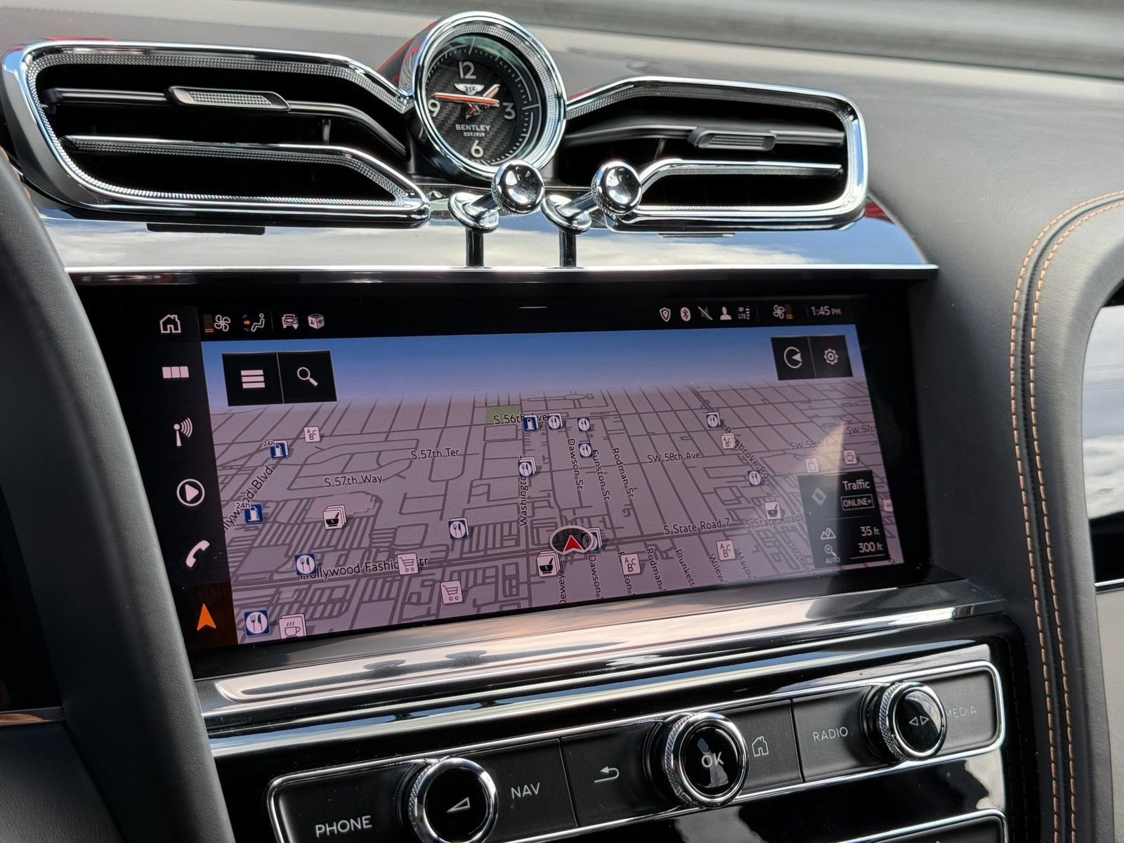 Used 2023 Bentley Bentayga AWD/4WD image 27