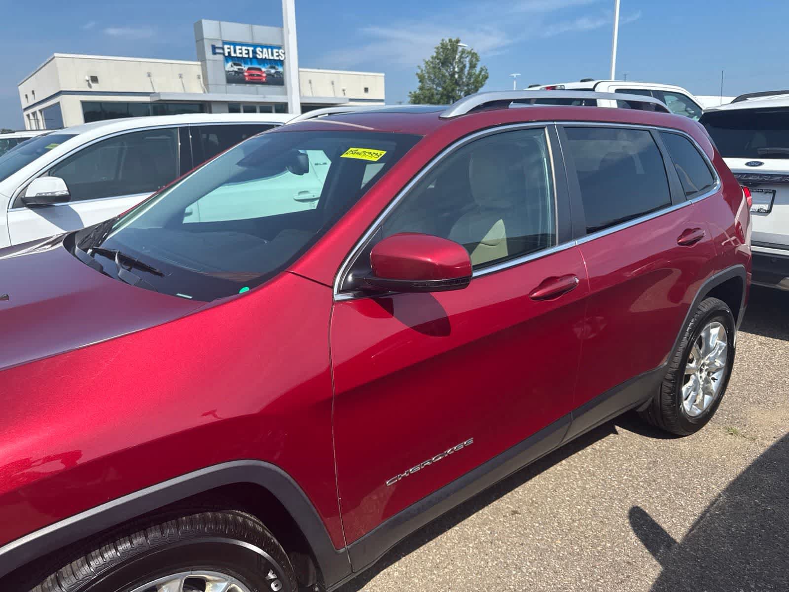 Used 2016 Jeep Cherokee Limited w/ Luxury Group AWD/4WD image 19