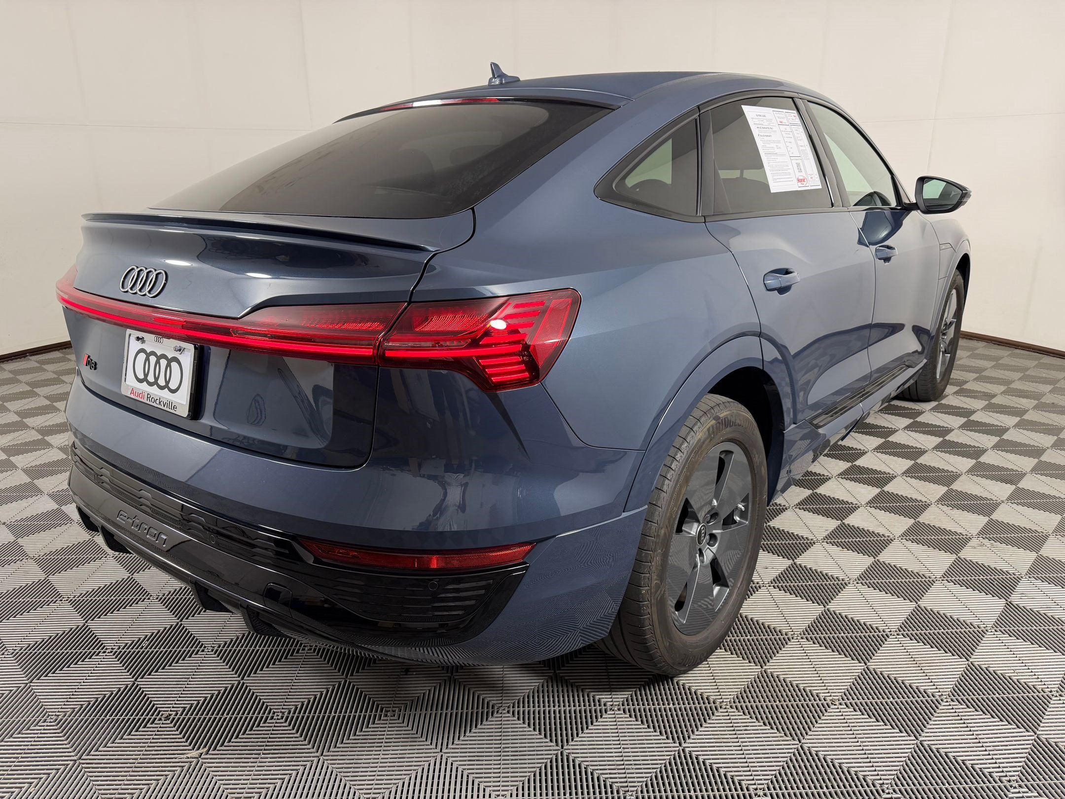 Used 2024 Audi Q8 e-tron Premium AWD/4WD image 9