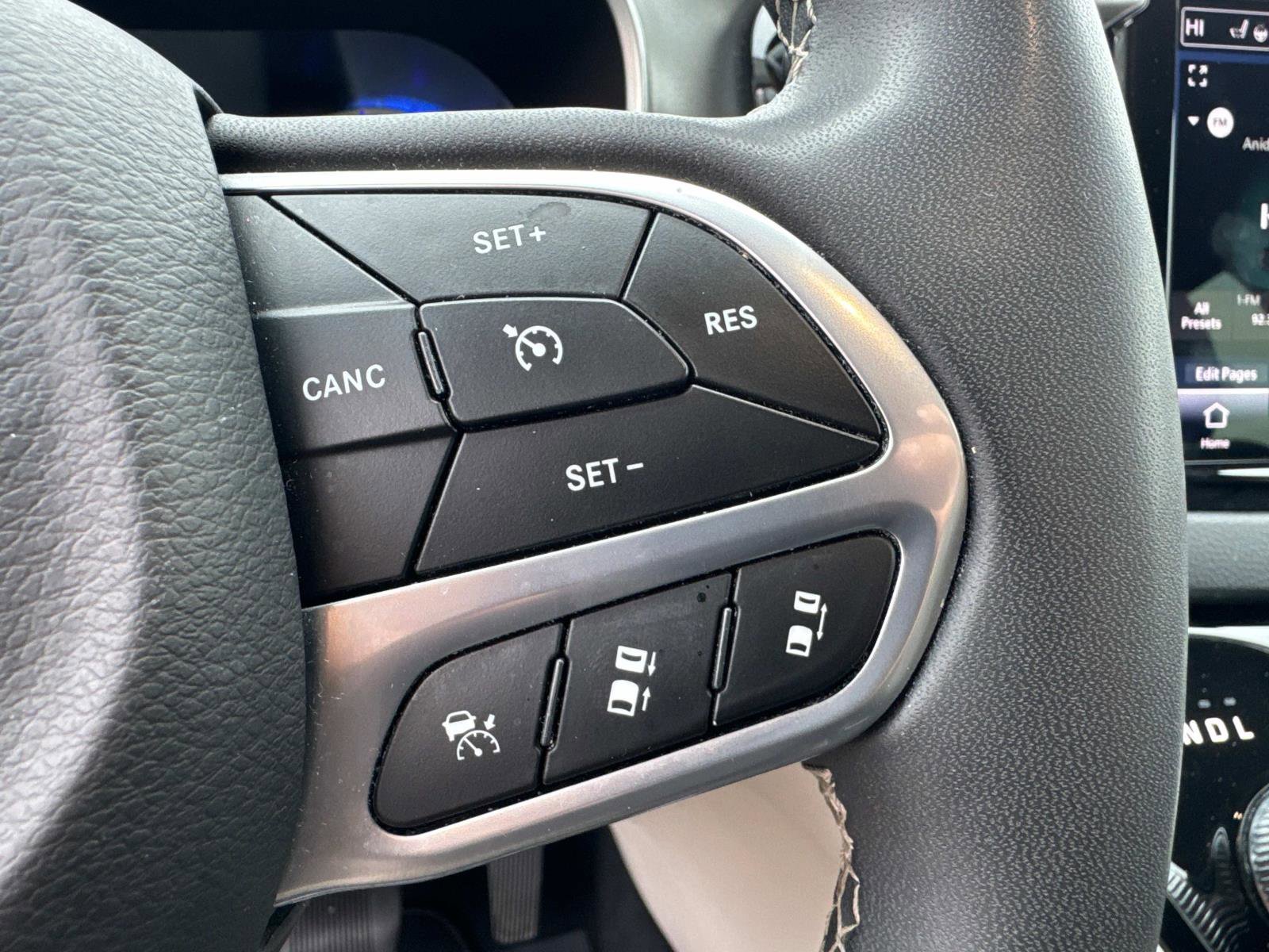 Certified 2023 Chrysler Pacifica Touring-L image 30