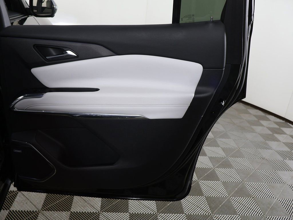 Used 2025 Chevrolet Traverse High Country w/ LPO, Cargo Package image 28