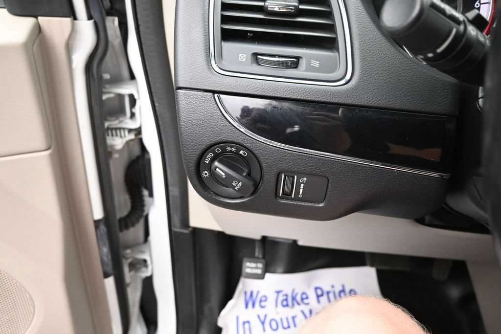 Used 2019 Dodge Grand Caravan SXT FWD image 28
