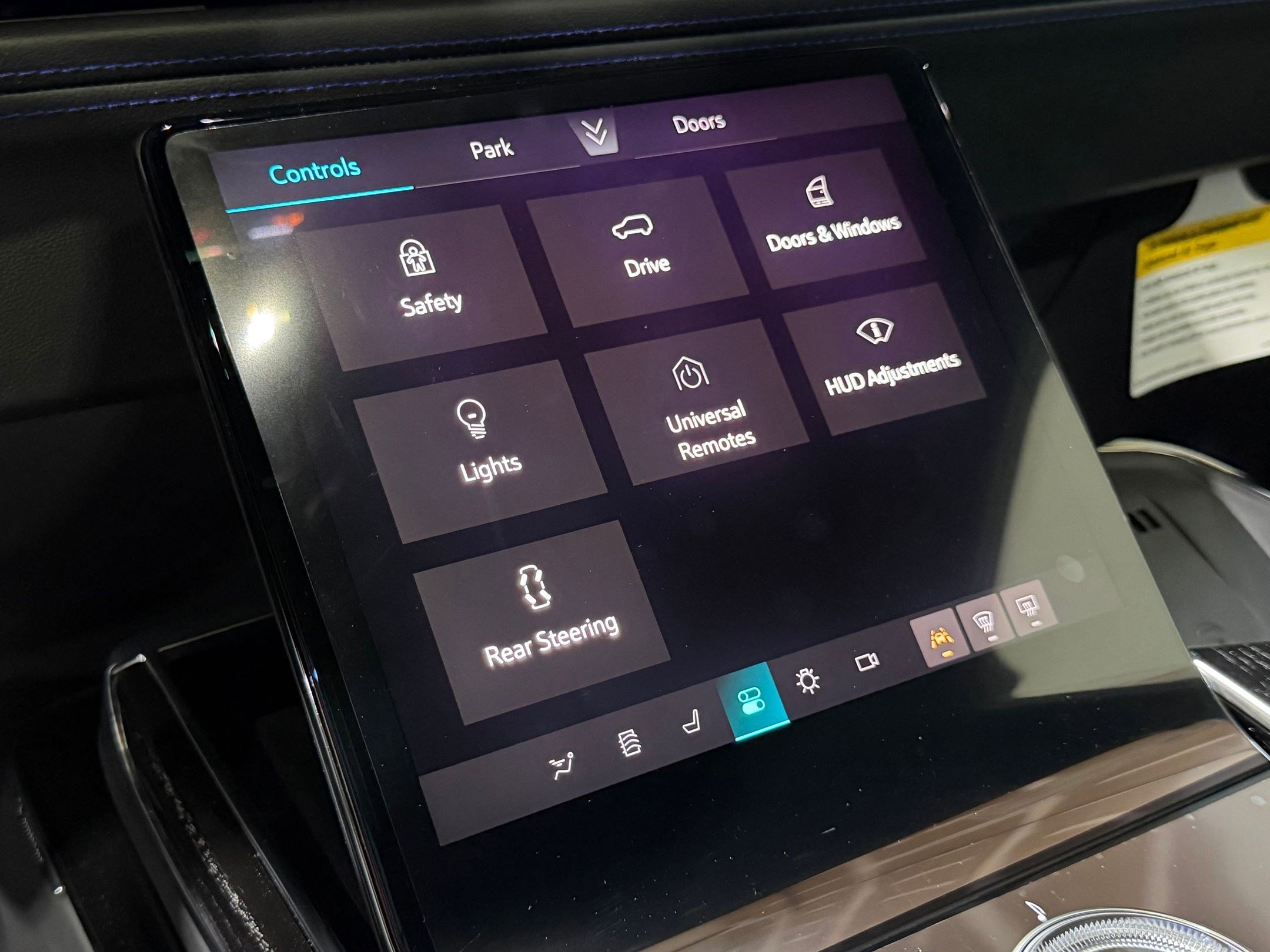 New 2026 Cadillac Escalade IQ Luxury 1 AWD/4WD image 32