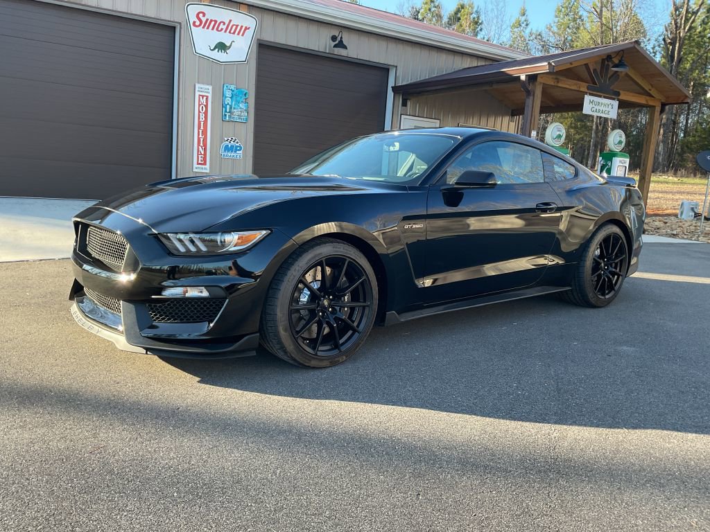Used 2016 Ford Mustang Shelby GT350 w/ Track Package image 1