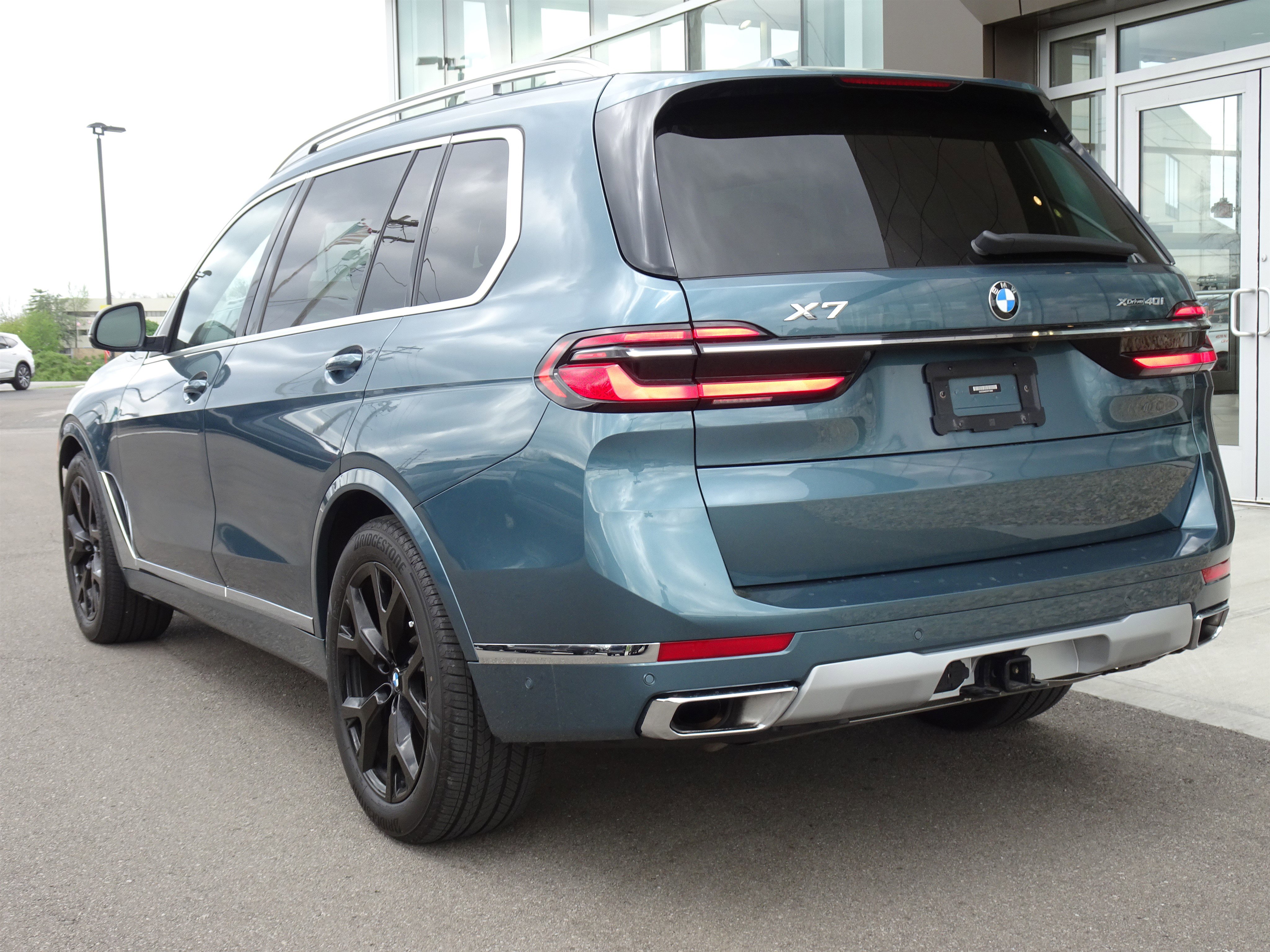 Used 2023 BMW X7 xDrive40i w/ Premium Package image 3