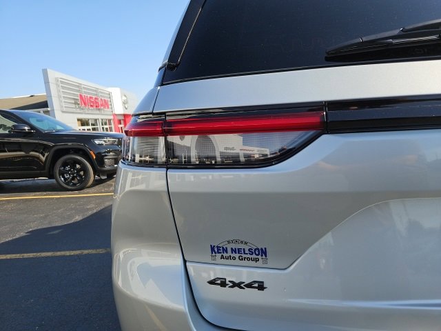 New 2025 Jeep Grand Cherokee Altitude image 9