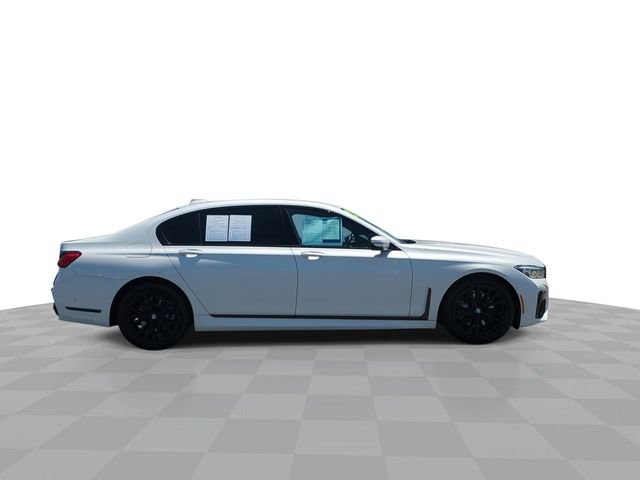 Used 2022 BMW 740i w/ M Sport Package RWD image 9