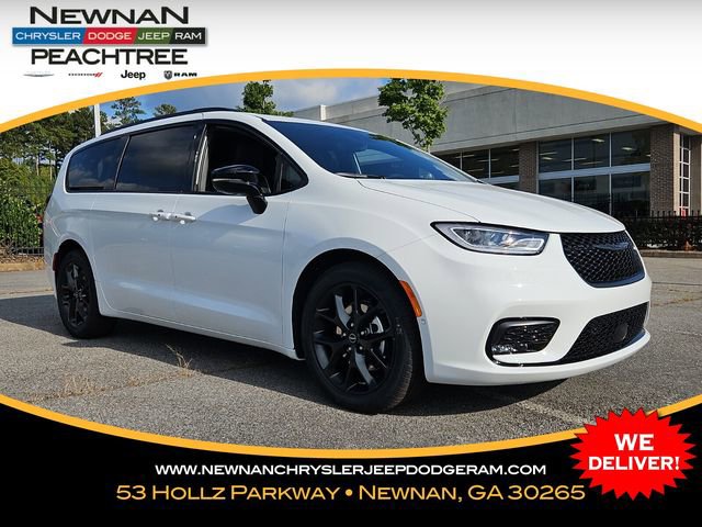 New 2026 Chrysler Pacifica Limited w/ Uconnect Theater Family Group image 1