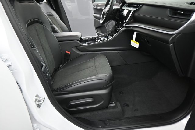 New 2026 Jeep Grand Cherokee Altitude AWD/4WD image 21