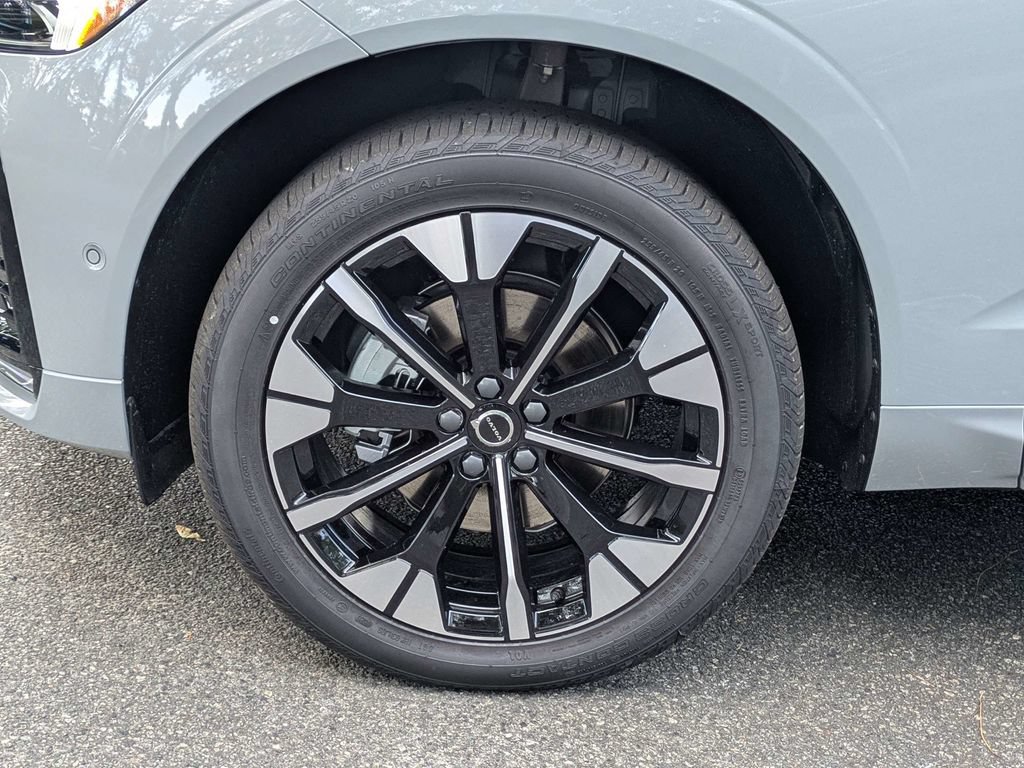 New 2026 Volvo XC60 B5 Plus w/ Protection Package Premier AWD/4WD image 11