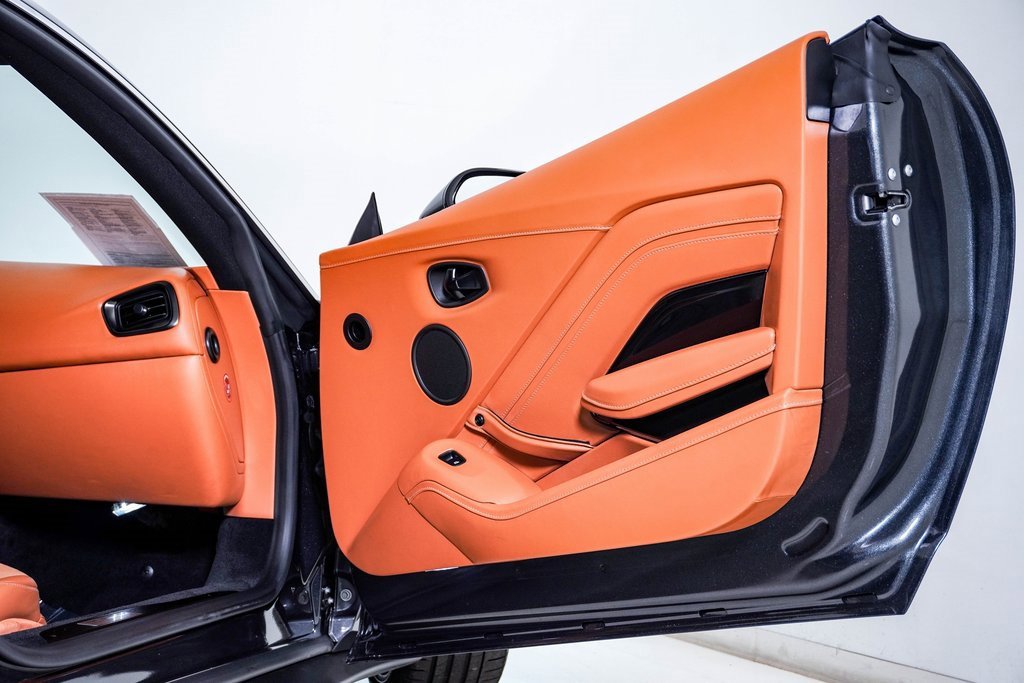 Used 2023 Aston Martin V8 Vantage Coupe image 16
