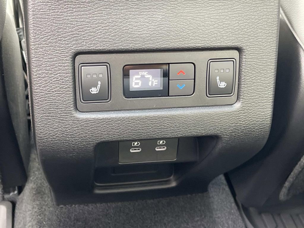 New 2025 Mitsubishi Outlander SEL image 17
