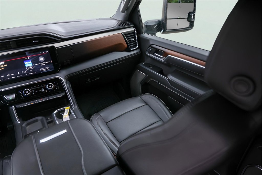 Used 2024 GMC Sierra 3500 Denali w/ Denali Reserve Package image 30