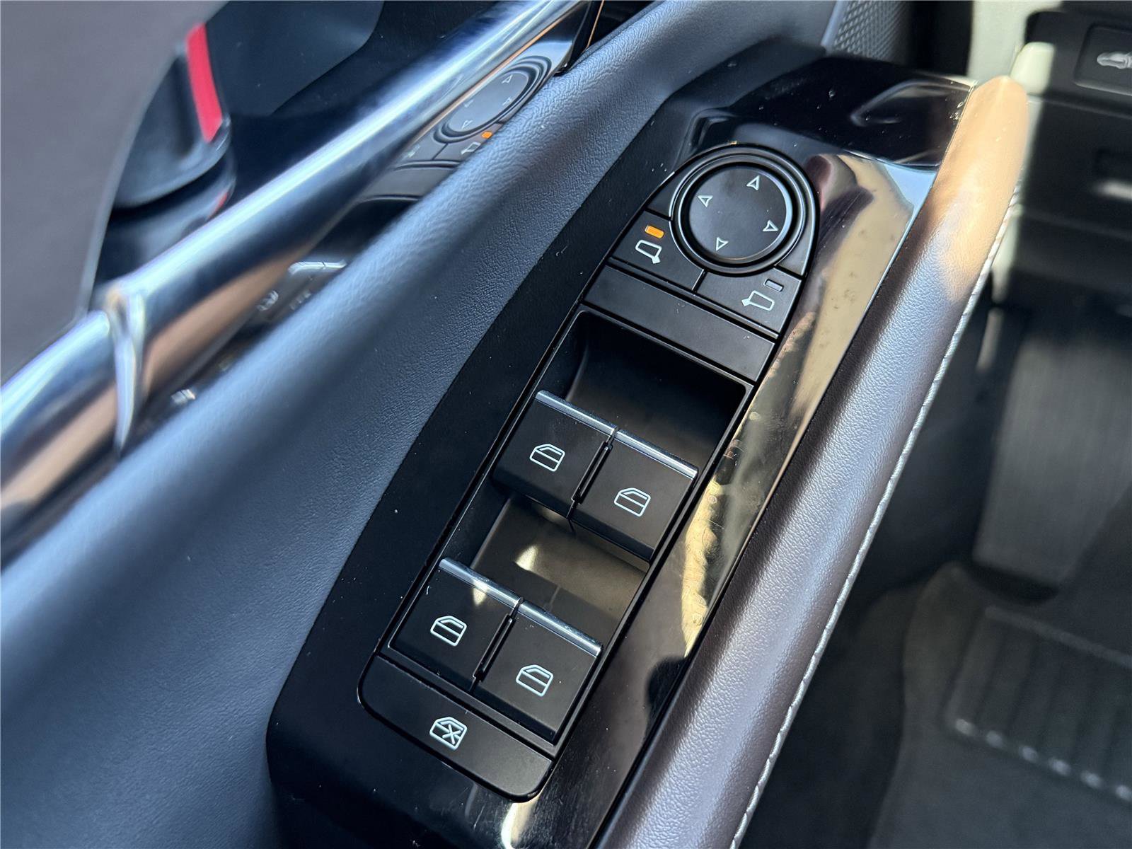 Certified 2025 MAZDA CX-30 AWD 2.5 S w/ Premium Package image 27