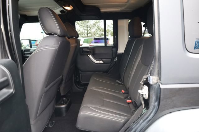 Used 2018 Jeep Wrangler Unlimited Rubicon w/ Connectivity Group AWD/4WD image 24