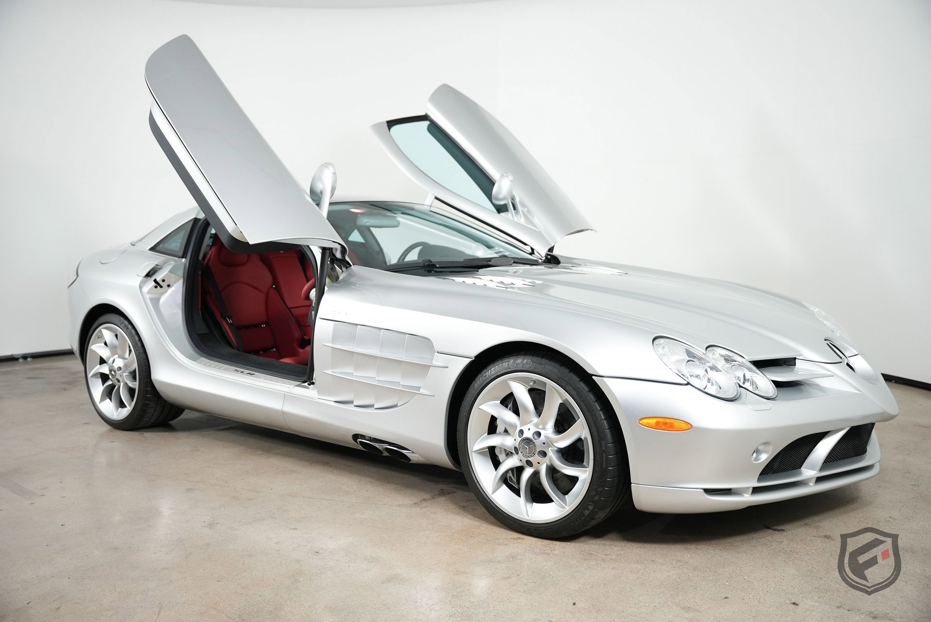 Used 2005 Mercedes-Benz SLR image 1