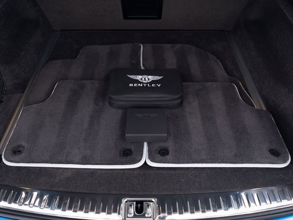 Used 2025 Bentley Bentayga image 46