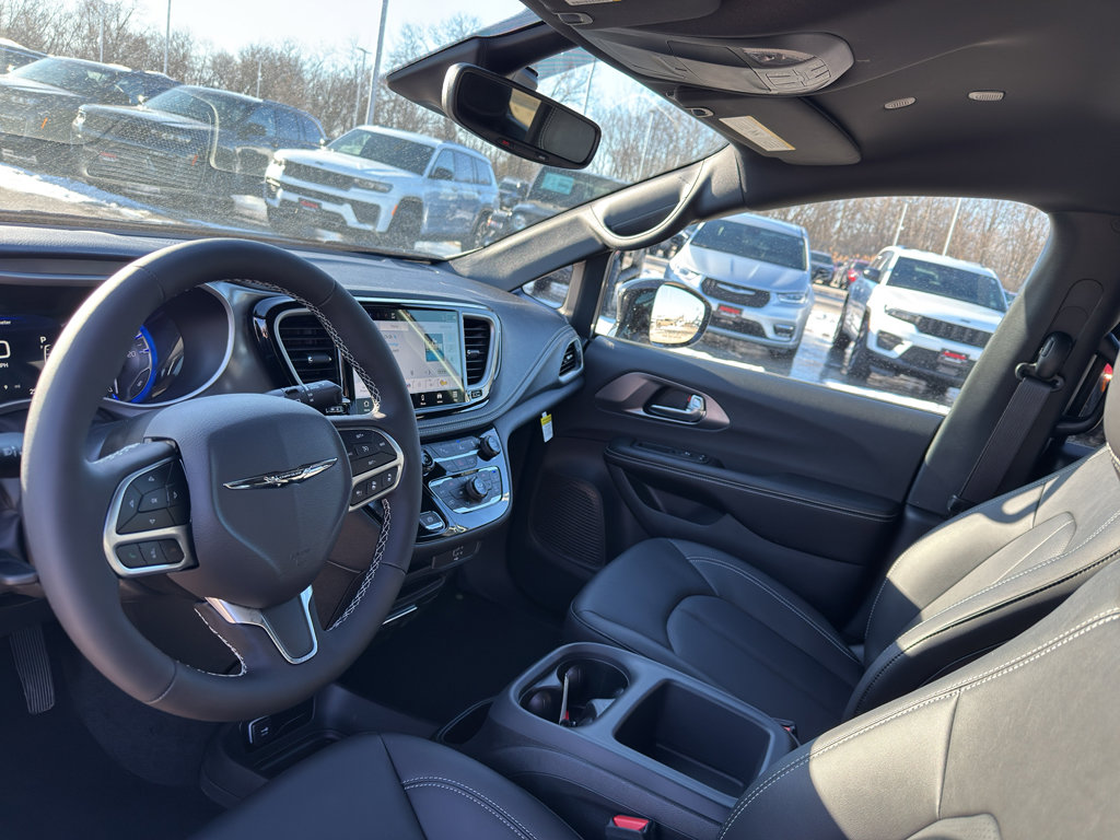 New 2026 Chrysler Pacifica Select FWD image 24