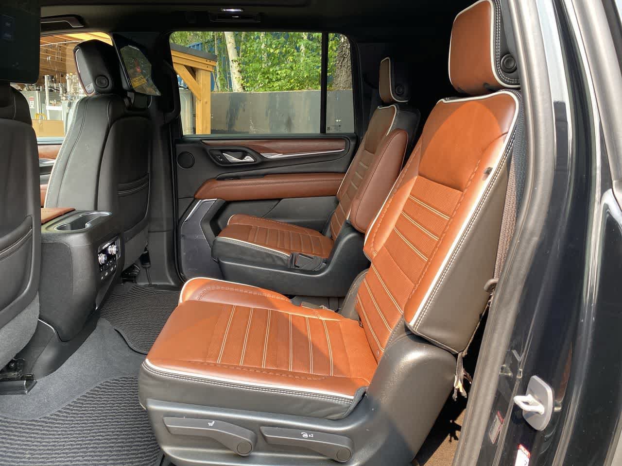 Used 2023 GMC Yukon XL Denali Ultimate AWD/4WD image 17