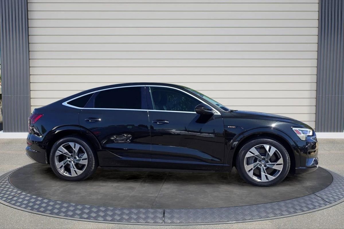 Used 2020 Audi e-tron Premium Plus image 8