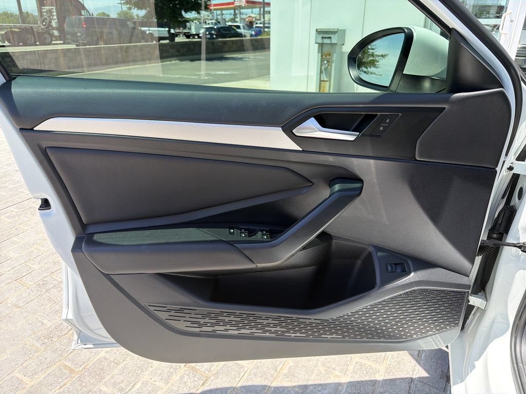 Used 2019 Volkswagen Jetta SE w/ Cold Weather Package FWD image 12
