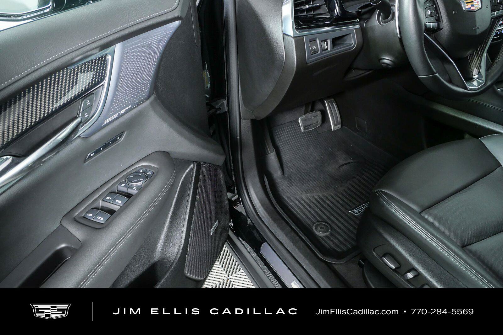 Used 2024 Cadillac XT6 Sport w/ LPO, ONYX Package AWD/4WD image 8