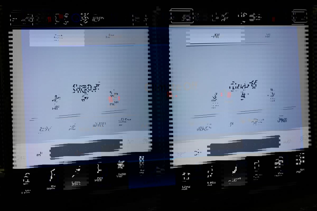 Used 2024 Chrysler Pacifica Touring-L image 8