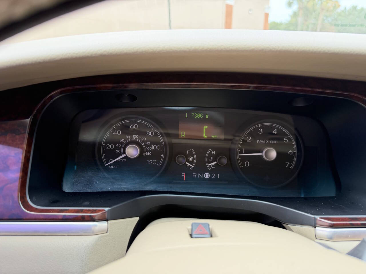 Used 2006 Lincoln Town Car Signature RWD image 13