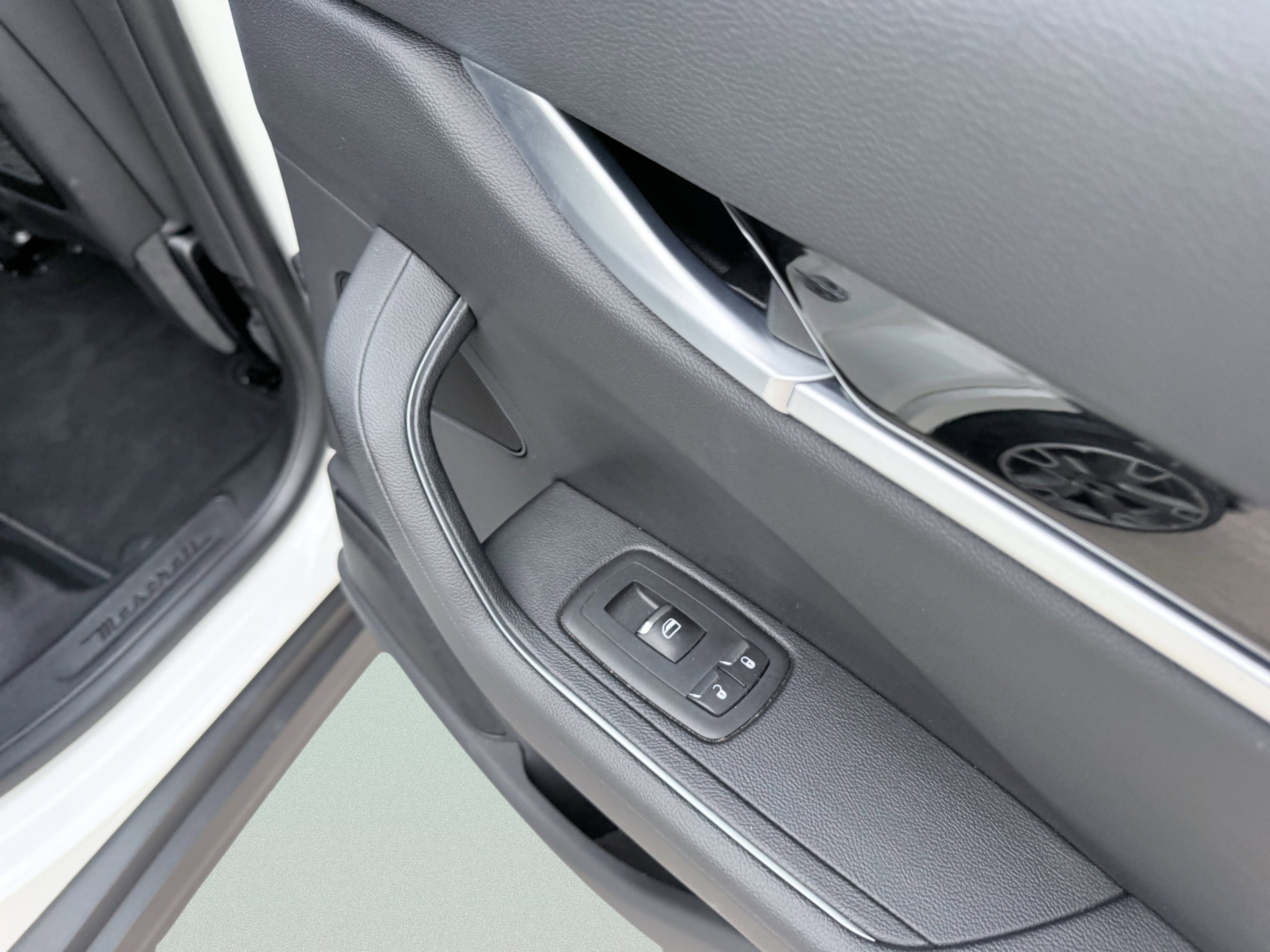 Used 2023 Maserati Levante Modena image 38