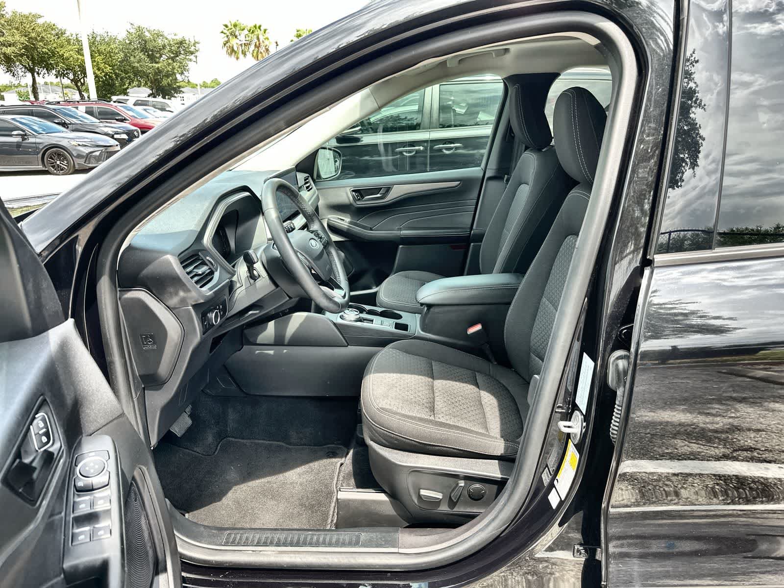 Used 2023 Ford Escape Active w/ Tech Pack #1 FWD image 2