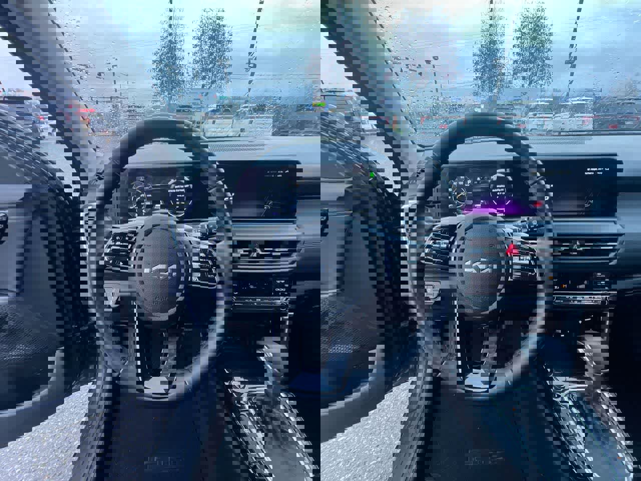 Certified 2025 Kia Seltos EX image 14