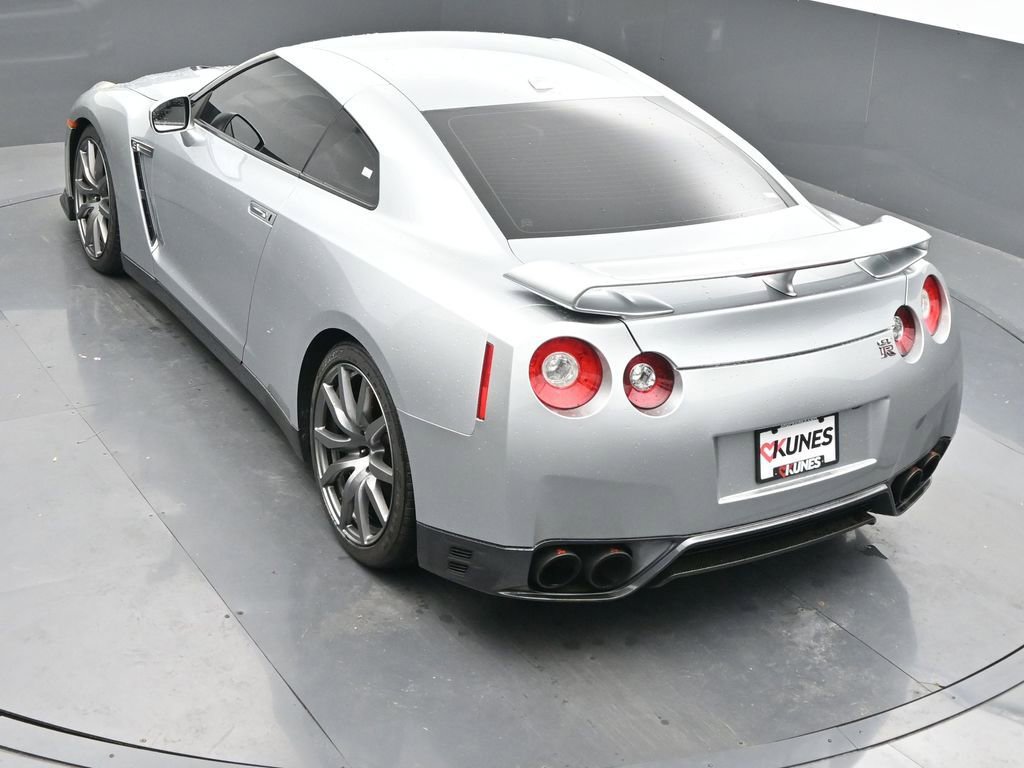Used 2012 Nissan GT-R Premium image 40
