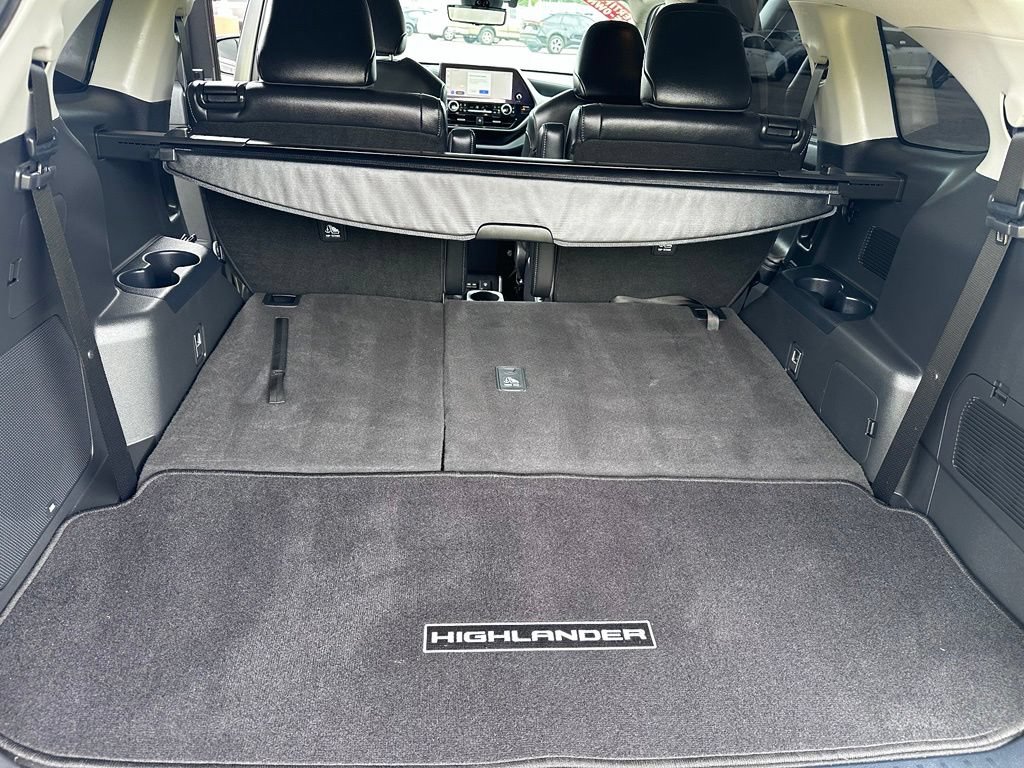 Certified 2024 Toyota Highlander Platinum AWD/4WD image 34