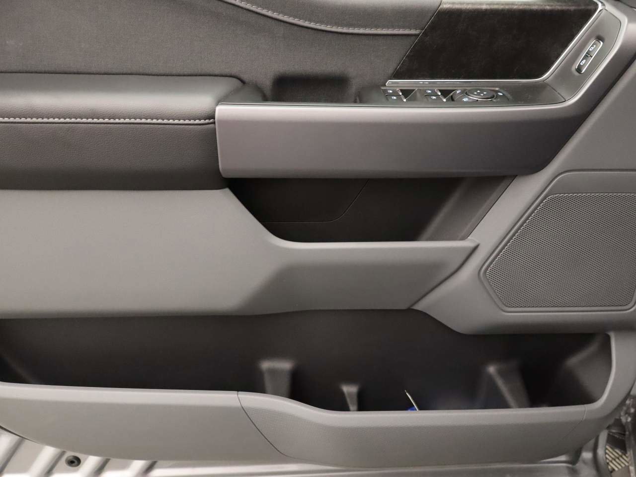 New 2025 Ford F150 Lightning XLT AWD/4WD image 18