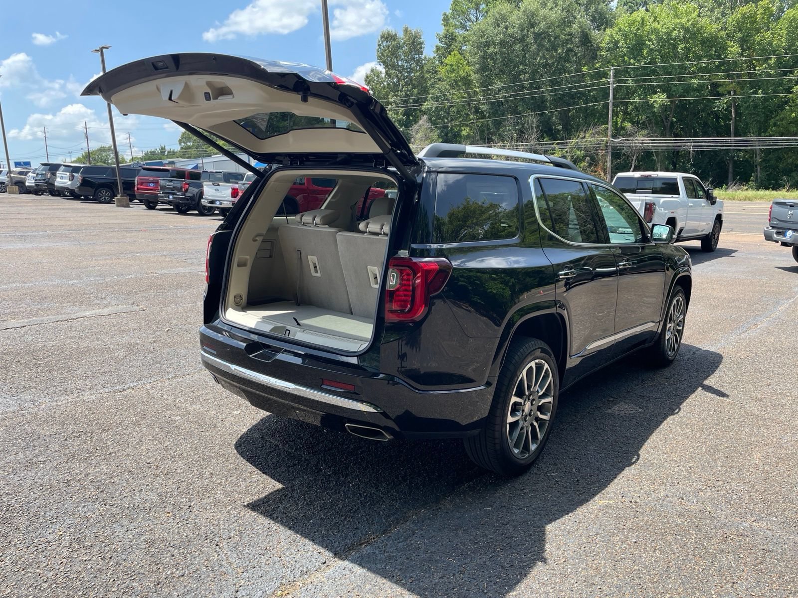Used 2023 GMC Acadia Denali FWD image 40