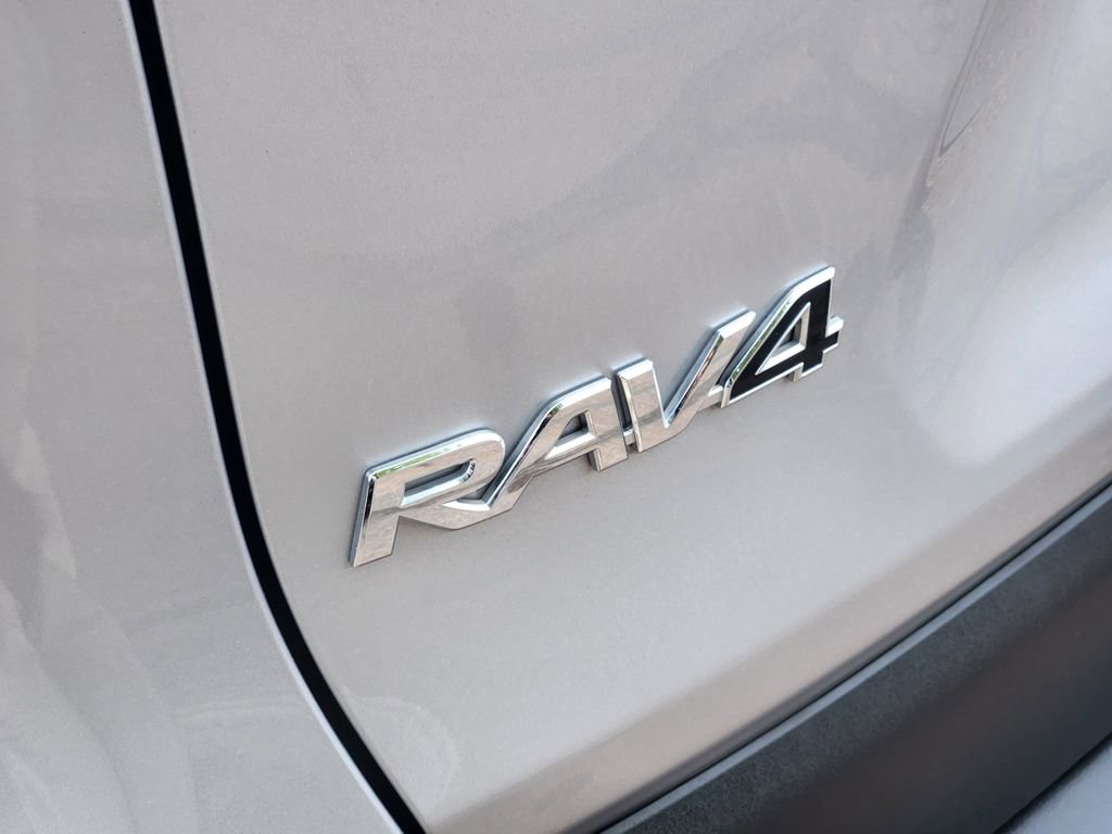 Used 2024 Toyota RAV4 LE AWD/4WD image 31