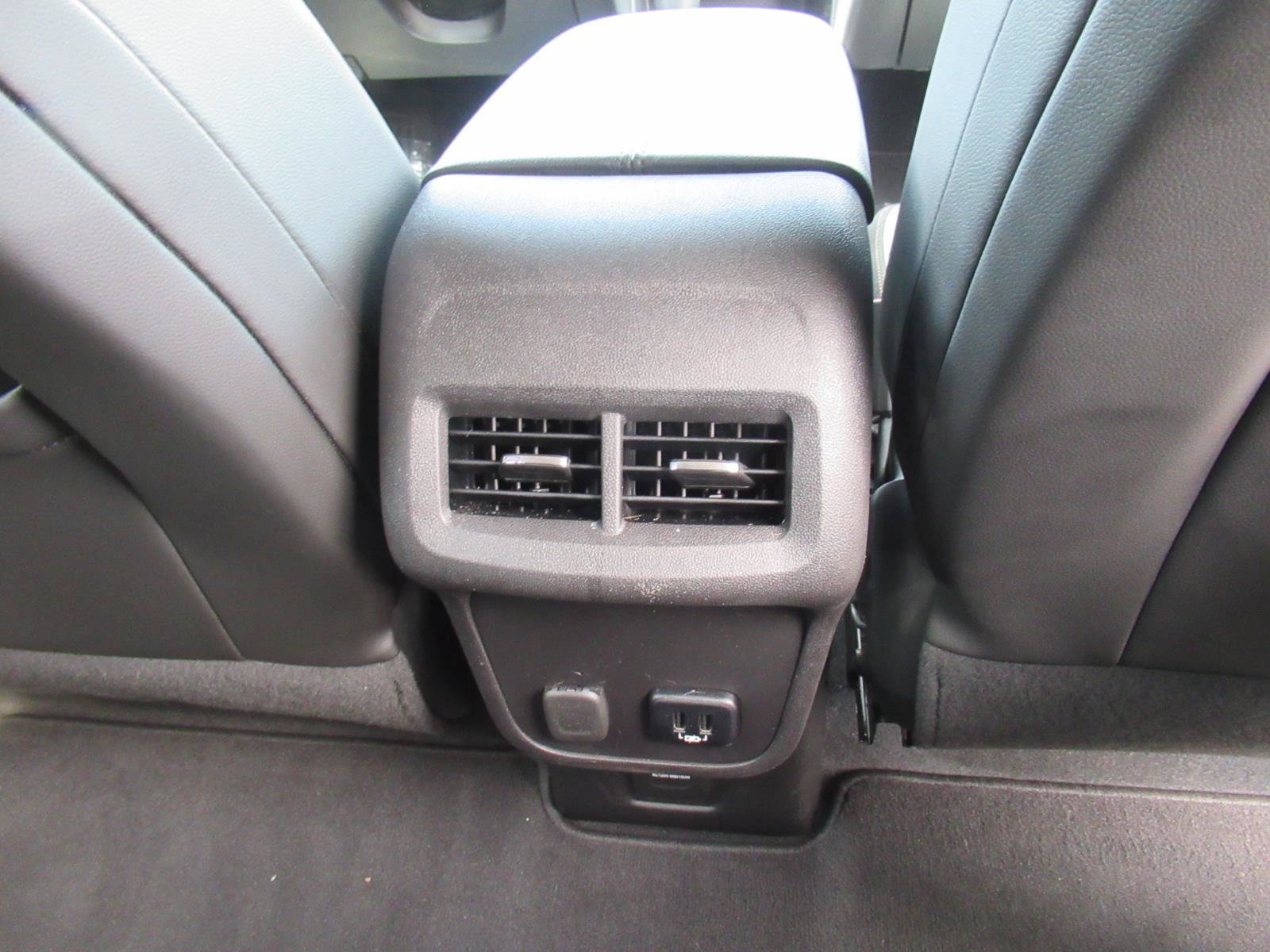 Certified 2018 Chevrolet Equinox Premier FWD image 30