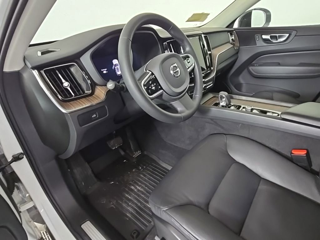 Certified 2023 Volvo XC60 B5 Plus w/ Protection Package Premier image 17