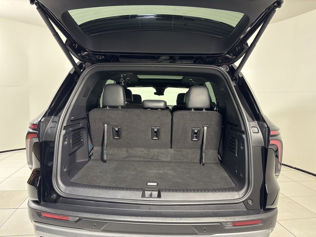 Used 2025 Chevrolet Traverse LT w/ Sun and Wheel Package image 27