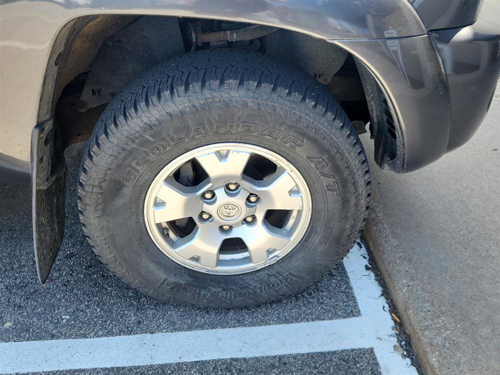 Used 2010 Toyota Tacoma 4x4 Double Cab image 2