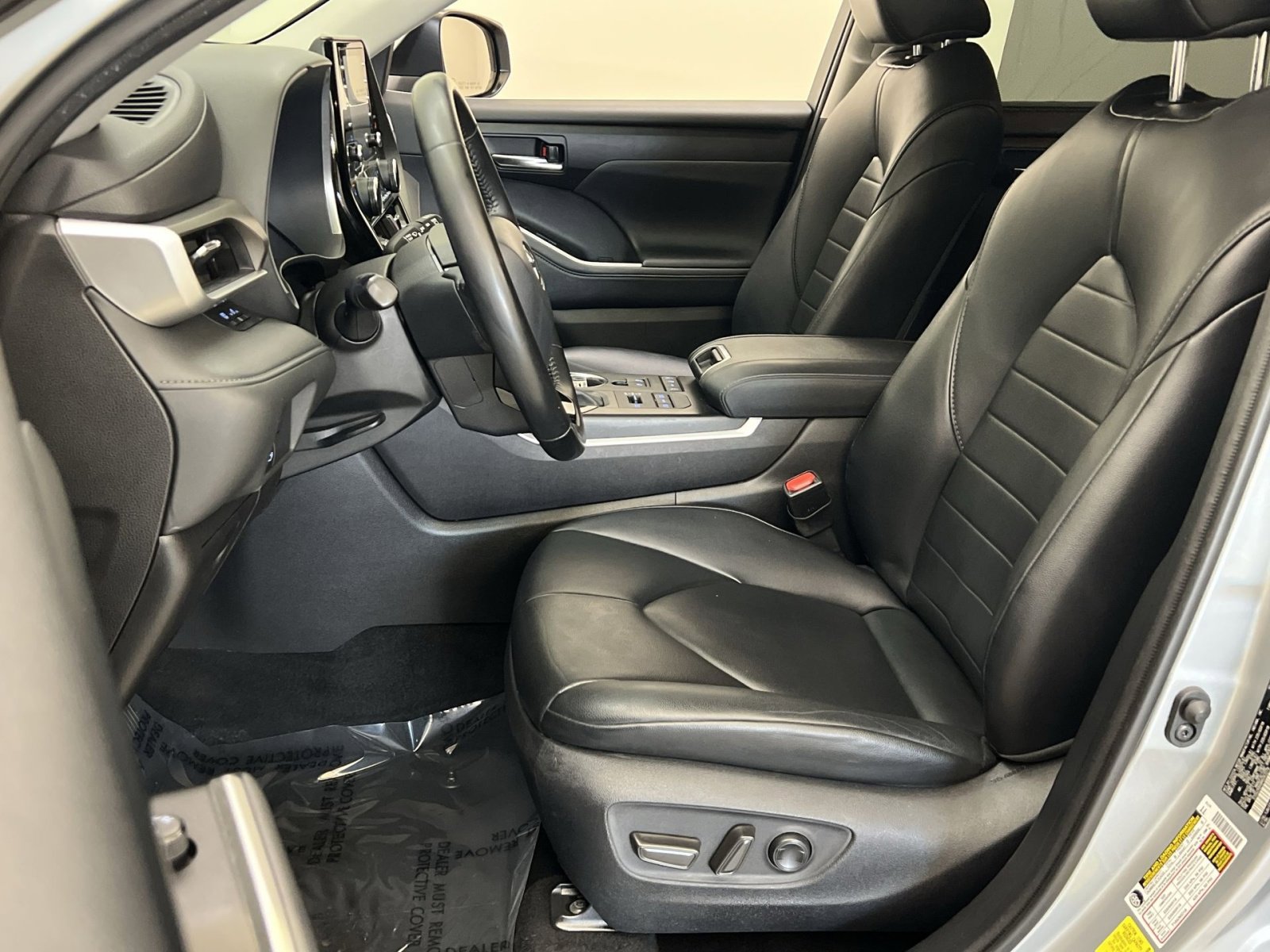Used 2021 Toyota Highlander XLE image 17