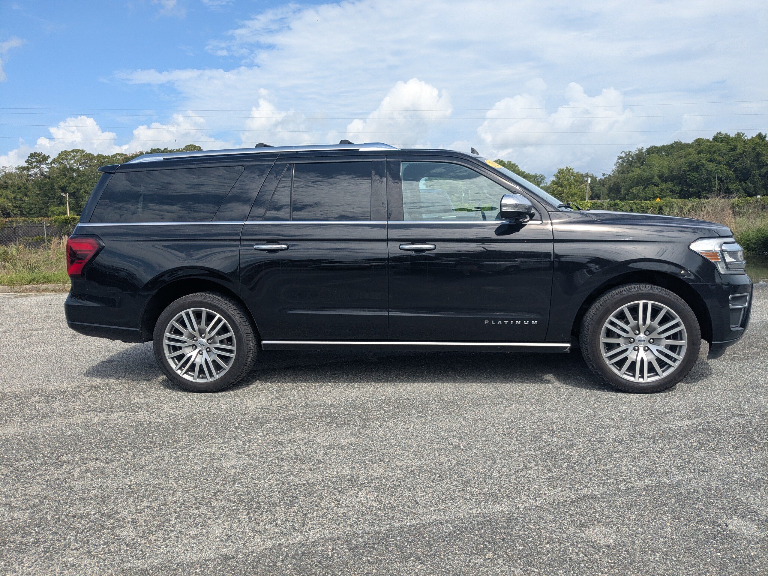 Used 2022 Ford Expedition Max Platinum AWD/4WD image 3
