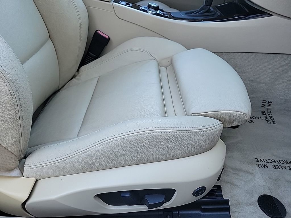 Used 2011 BMW 335i Convertible image 18