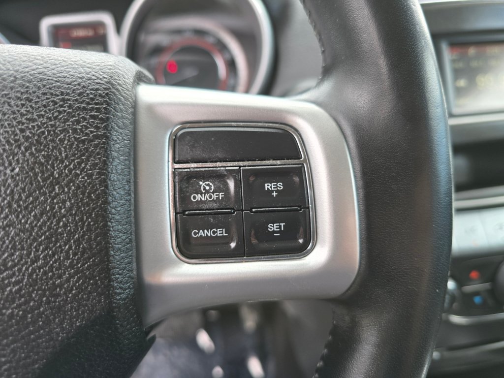 Used 2019 Dodge Journey SE w/ Connectivity Group FWD image 6