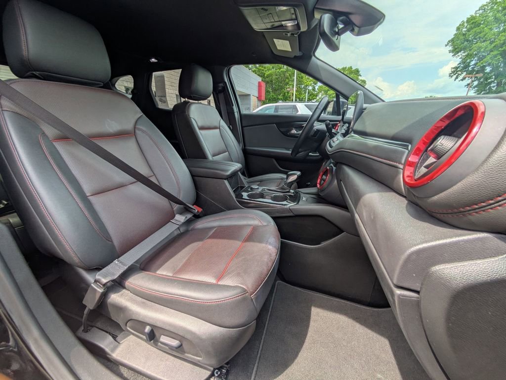 Used 2025 Chevrolet Blazer RS FWD image 30