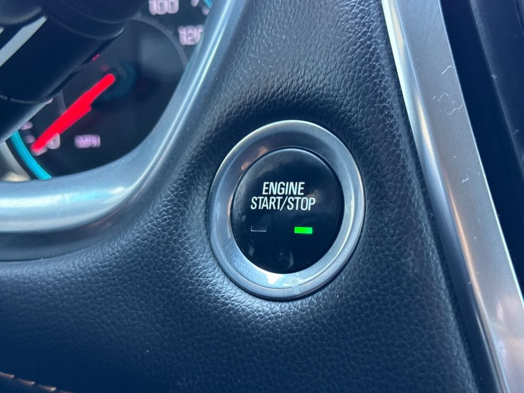 Used 2021 Chevrolet Traverse LT FWD image 25
